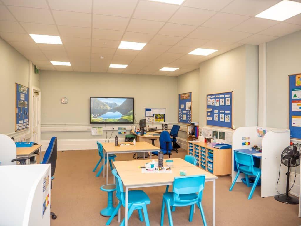 grade ii listed hampshire school shoot location St Edward’s School – Classroom (28)