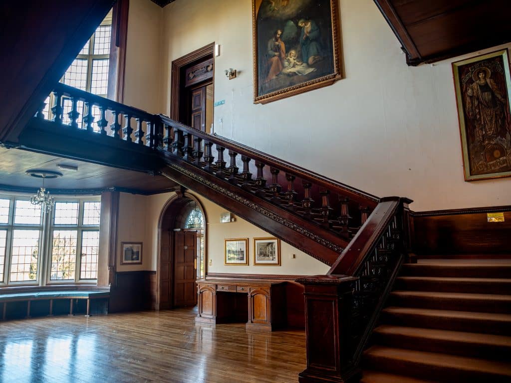 grade ii listed hampshire school shoot location St Edward’s School – Main Hall (6)
