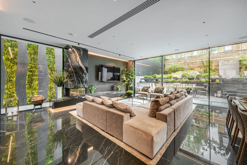 Copyright R3 Photography Ltd.