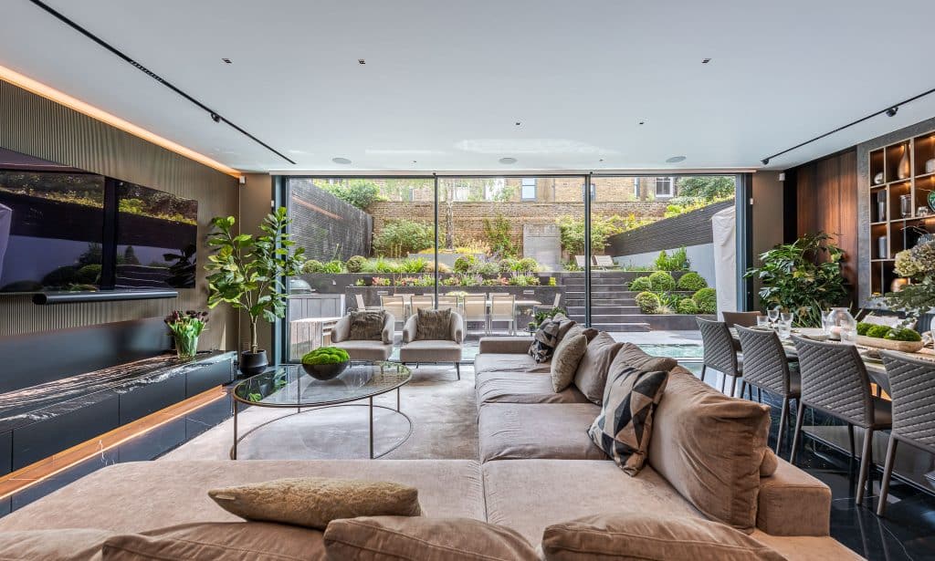 Copyright R3 Photography Ltd.