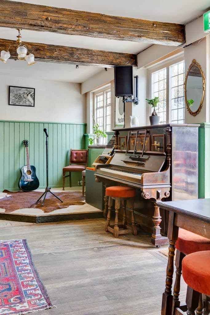 BREWERY PUB – West London Pub location for FilmingThe Brewery Tap – 9
