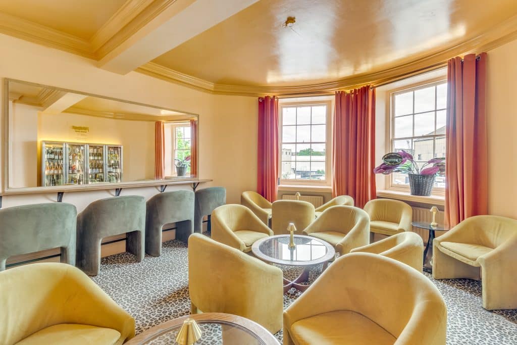 WINE BAR – Film Friendly colourful Restaurant for HirePlonkers-18