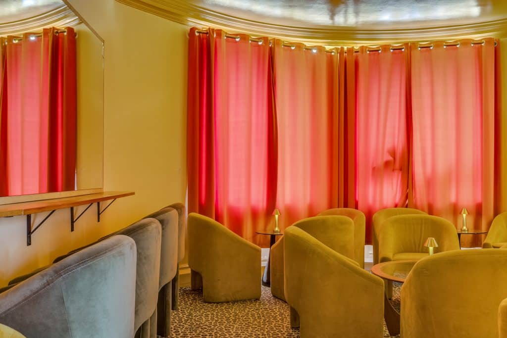 WINE BAR – Film Friendly colourful Restaurant for HirePlonkers-32