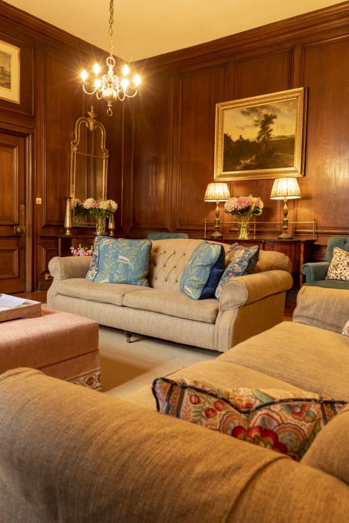 Manor House shoot location in kent Knowlton Court1098