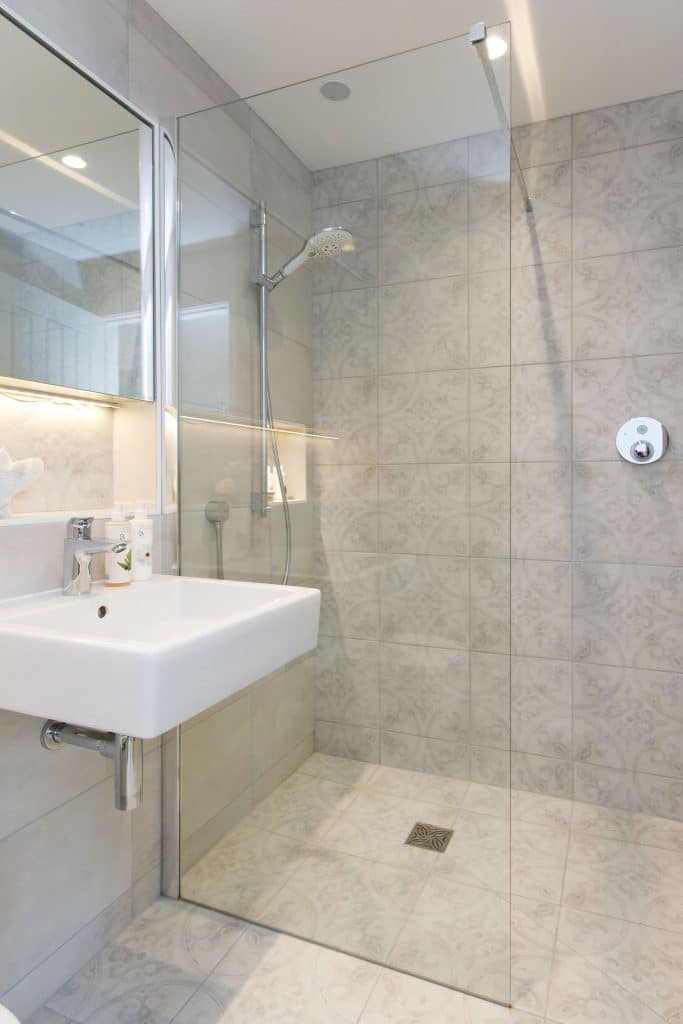 chichester beach house modern shoot location CURLEWS JT05_086