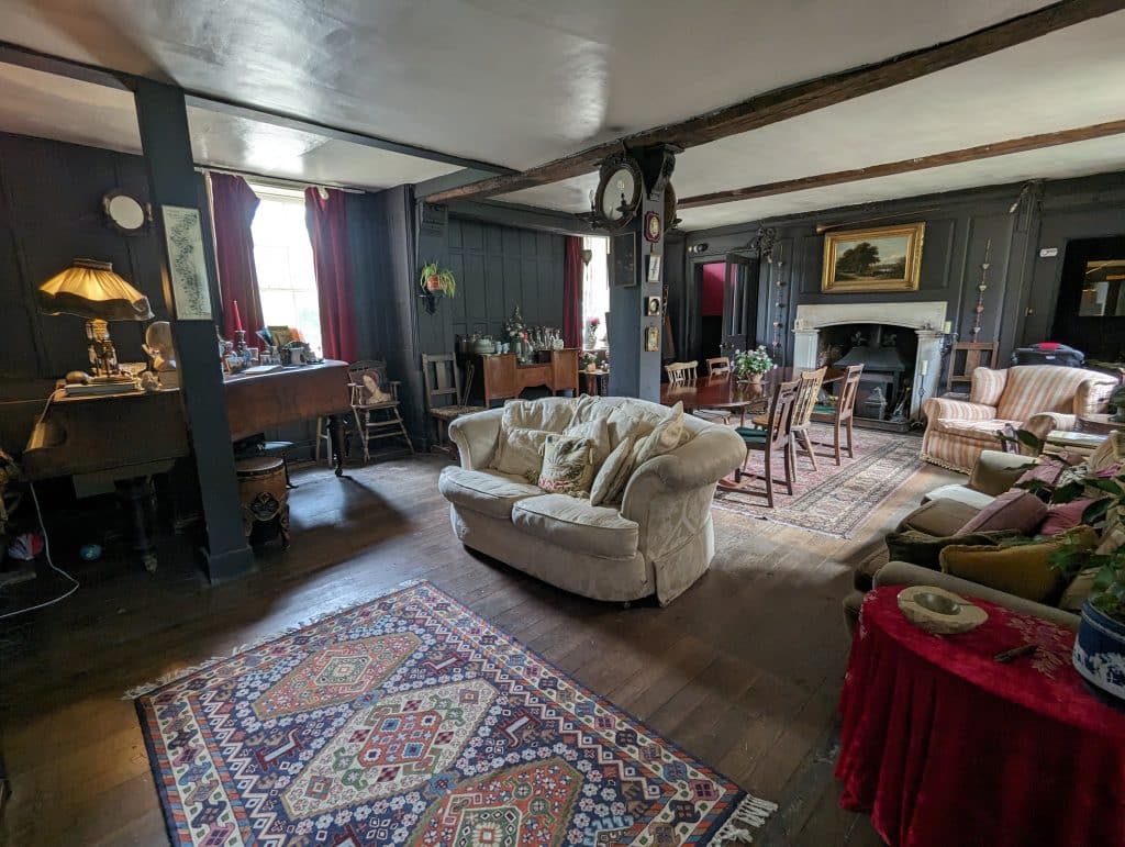 SHEPPERTON MANOR 15th century manor house SHOOT LOCATIONPXL_20240601_090444565