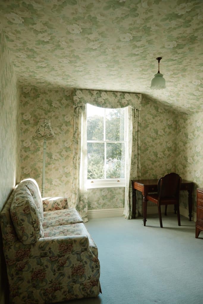 BURRAGE Woolwich victorian retro shoot location 06_Bedroom-03_07