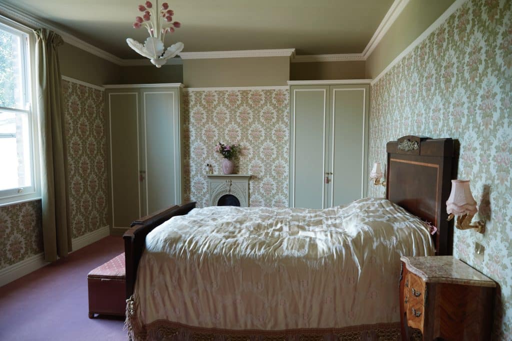 BURRAGE Woolwich victorian retro shoot location 07_Bedroom-04_11