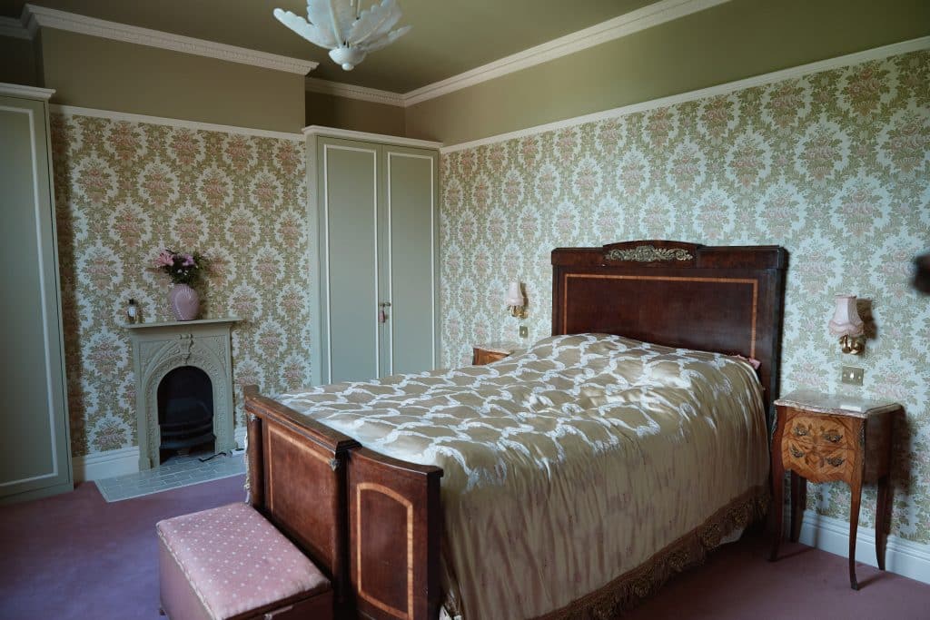 BURRAGE Woolwich victorian retro shoot location 07_Bedroom-04_12