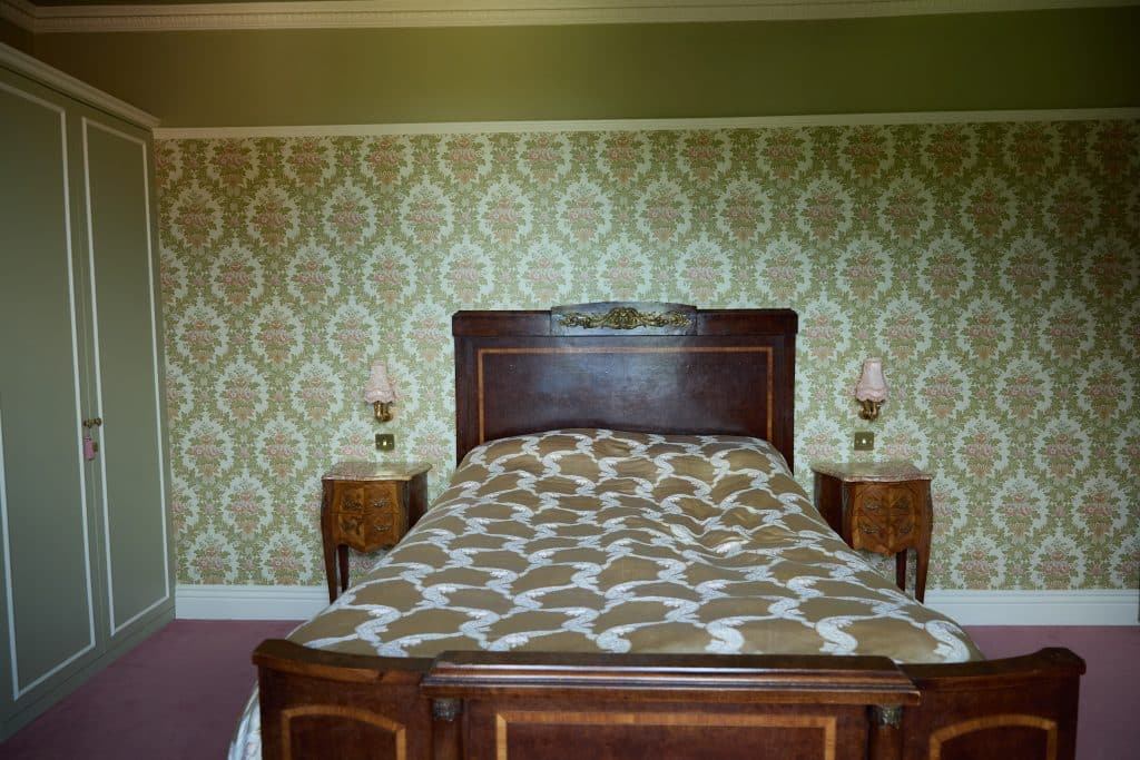 BURRAGE Woolwich victorian retro shoot location 07_Bedroom-04_15