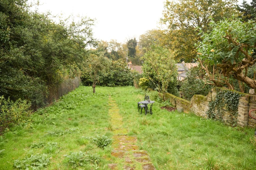 BURRAGE Woolwich victorian retro shoot location 10_Back-Garden_02