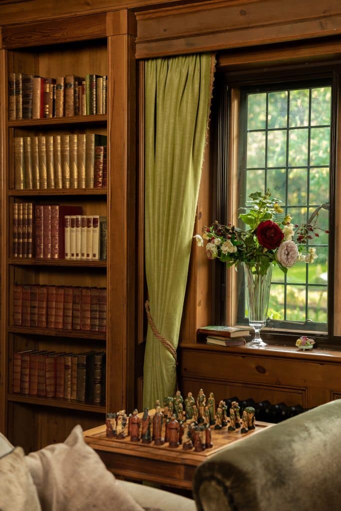 KNIGHTS HALL WINDSOR ASCOT COUNTRY SHOOT LOCATION HOUSE 11