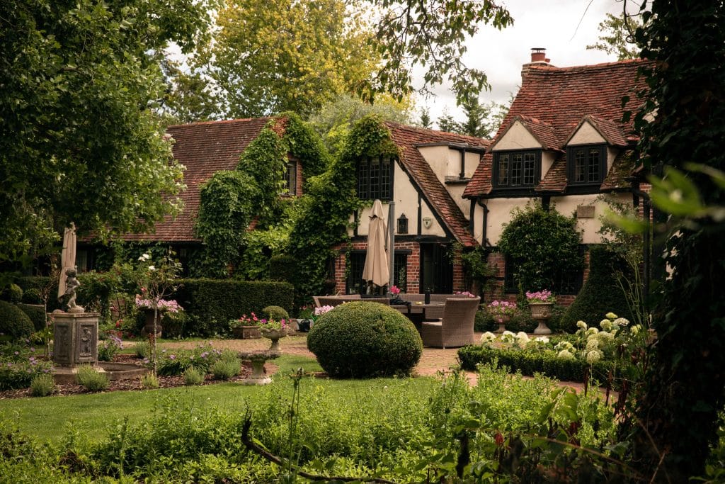 KNIGHTS HALL WINDSOR ASCOT COUNTRY SHOOT LOCATION HOUSE 39