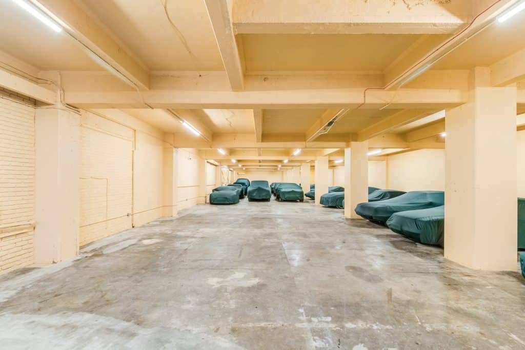 PEACH Brentford CAR SHOWROOM warehouse SHOOT LOCATIONCopy of Docks Car Storage-5