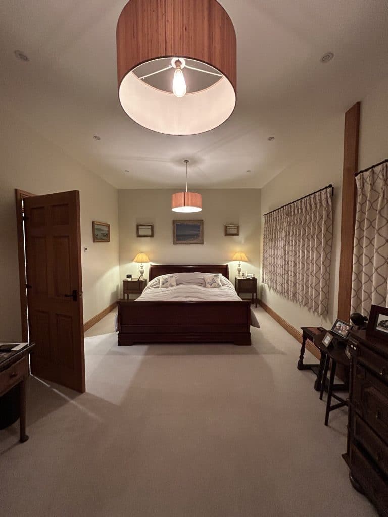 Surrey COUNTRY GRAND TRADITIONAL SHOOT LOCATION Ramster Hall bedroom1