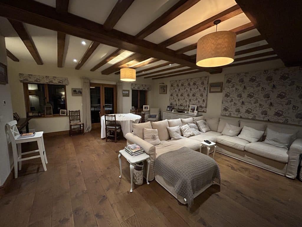 Surrey COUNTRY GRAND TRADITIONAL SHOOT LOCATION Ramster Hall sitting room