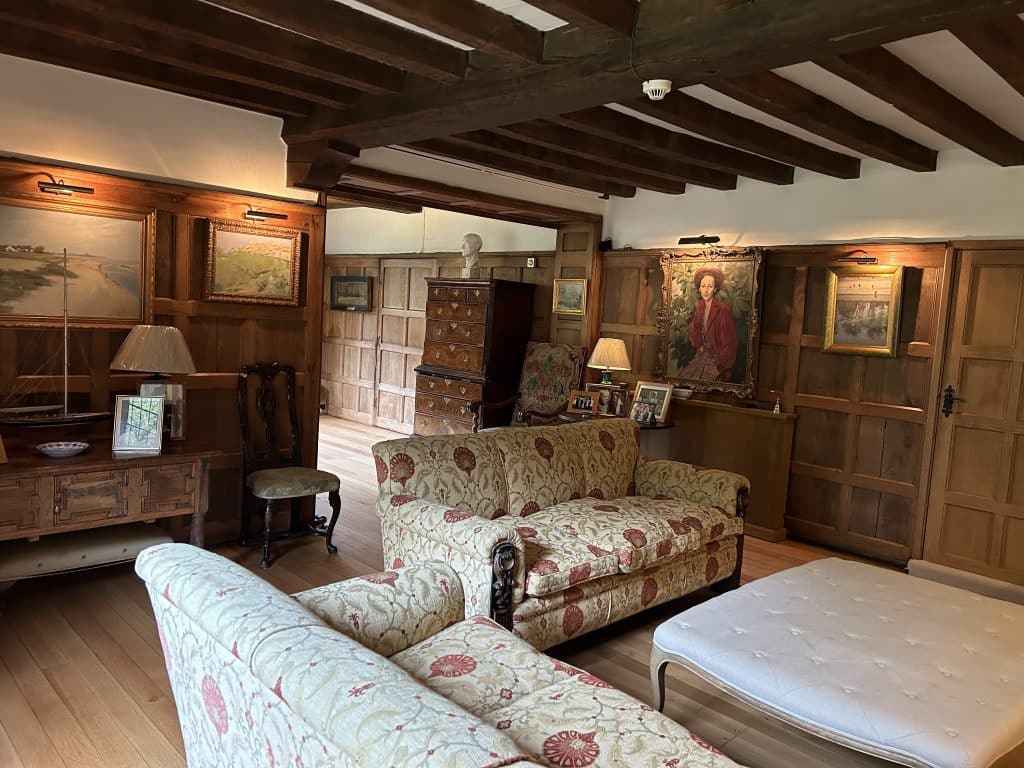 Surrey COUNTRY GRAND TRADITIONAL SHOOT LOCATION Ramster Hall small drawing room2