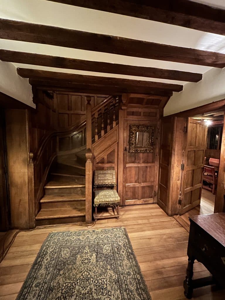 Surrey COUNTRY GRAND TRADITIONAL SHOOT LOCATION Ramster front hall