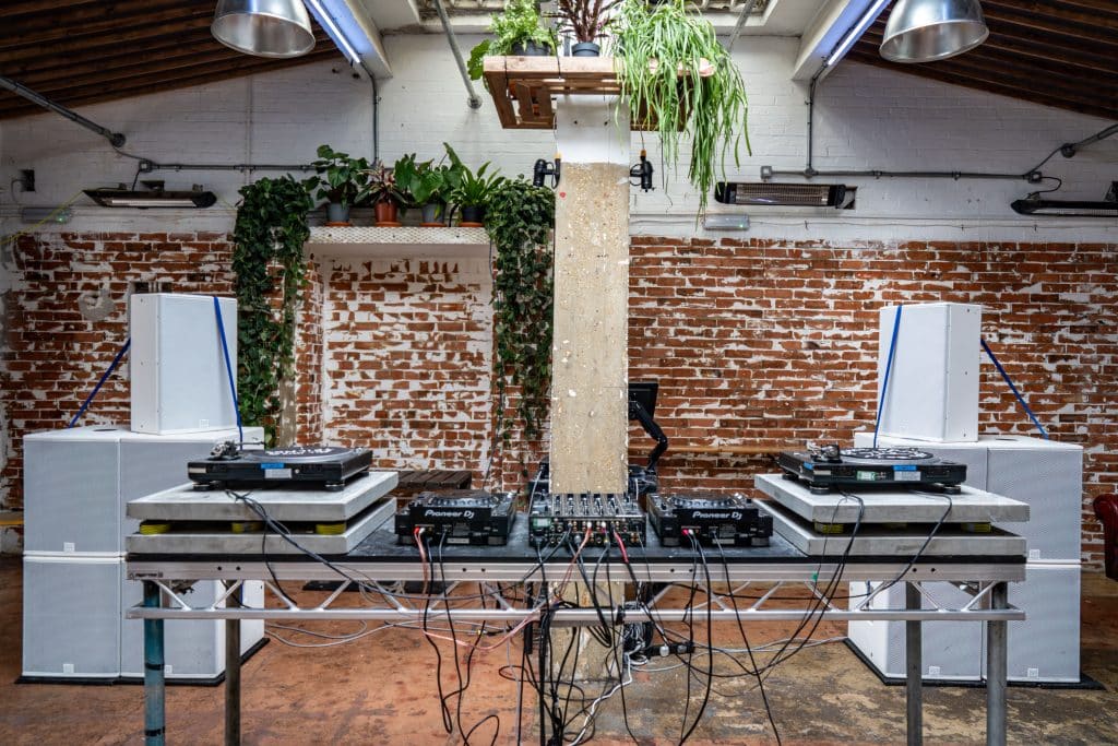 VWS WIDE NEW10FISH WHARF EAST LONDON BRICK STUDIO FOR SHOOTS