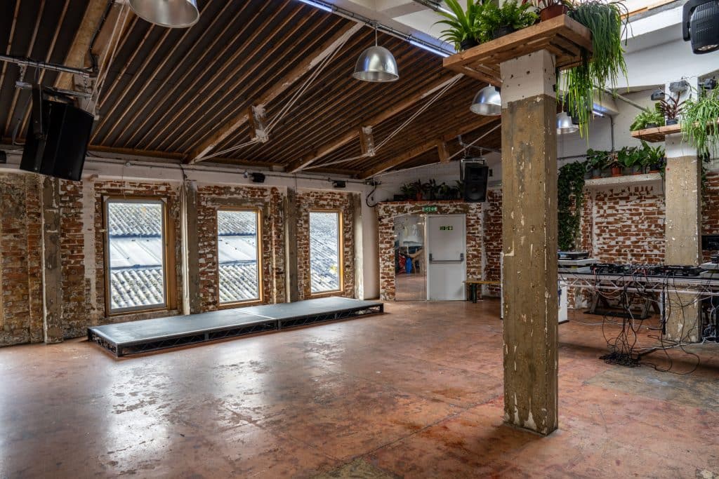 VWS WIDE NEW8FISH WHARF EAST LONDON BRICK STUDIO FOR SHOOTS