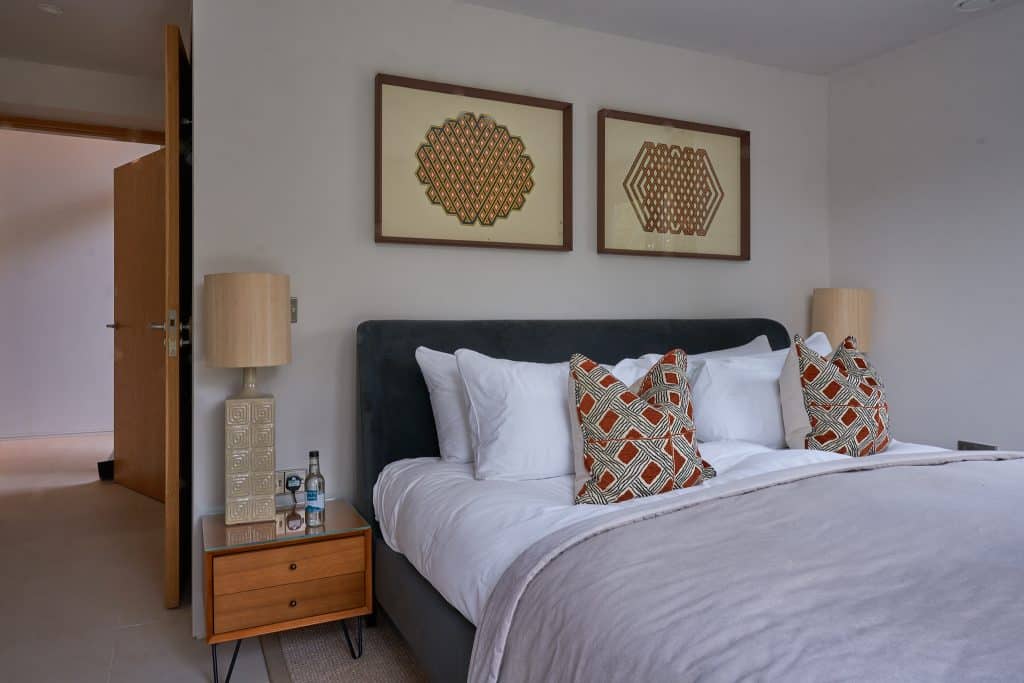 WATERSIDE RETREAT HAMPSHIRE LAKESIDE MODERN SHOOT LOCATION 24_Jan_Avington_Stillwater_r_WR_ 23