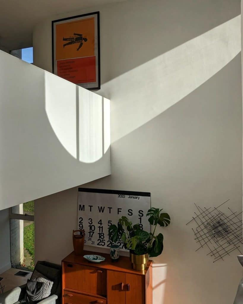 APEX Surrey 1960s townhouse shoot location SaveClip.App_328134990_859779405113672_5348094033622318911_n