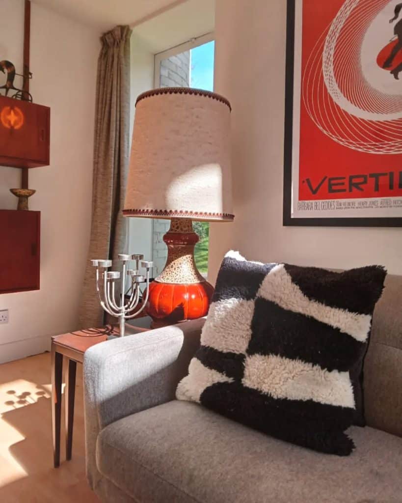 APEX Surrey 1960s townhouse shoot location SaveClip.App_435001074_1852144885230595_3229363604587121971_n