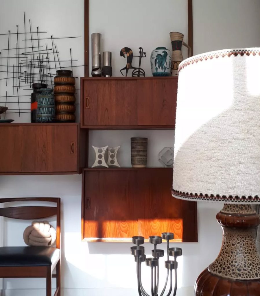 APEX Surrey 1960s townhouse shoot location SaveClip.App_461958573_1721631751924574_6379064648654028201_n