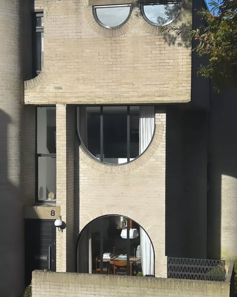 APEX Surrey 1960s townhouse shoot location SaveClip.App_466965052_2109754042805604_7184894459835362765_n