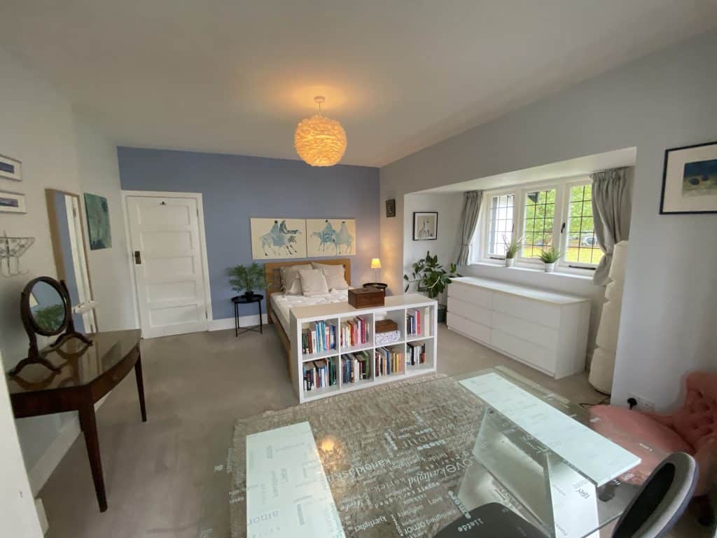 HERTFORD detached south west london everyday location house Photo 14-10-2024, 12 24 46