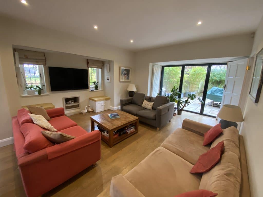 HERTFORD detached south west london everyday location house Photo 16-11-2024, 10 43 41