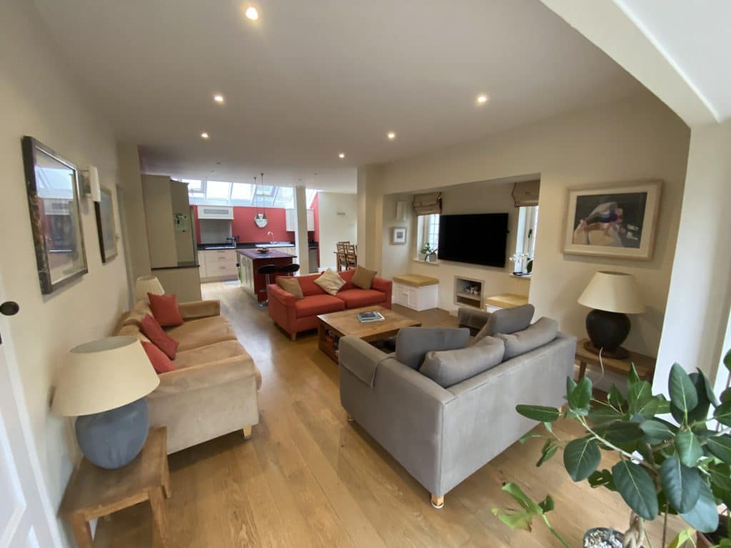 HERTFORD detached south west london everyday location house Photo 16-11-2024, 10 44 08