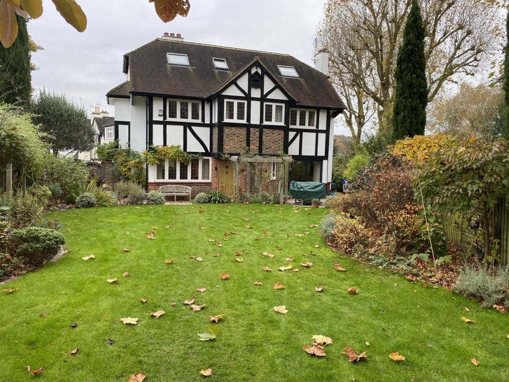 HERTFORD detached south west london everyday location house Photo 16-11-2024, 11 45 01