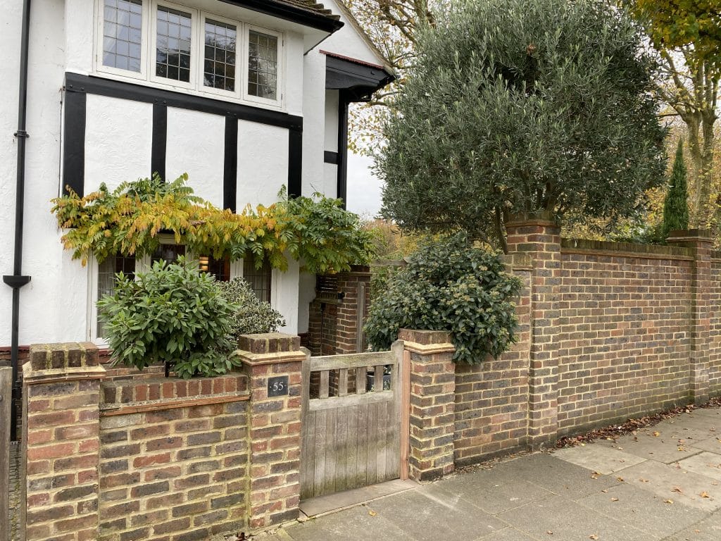 HERTFORD detached south west london everyday location house Photo 16-11-2024, 11 48 09
