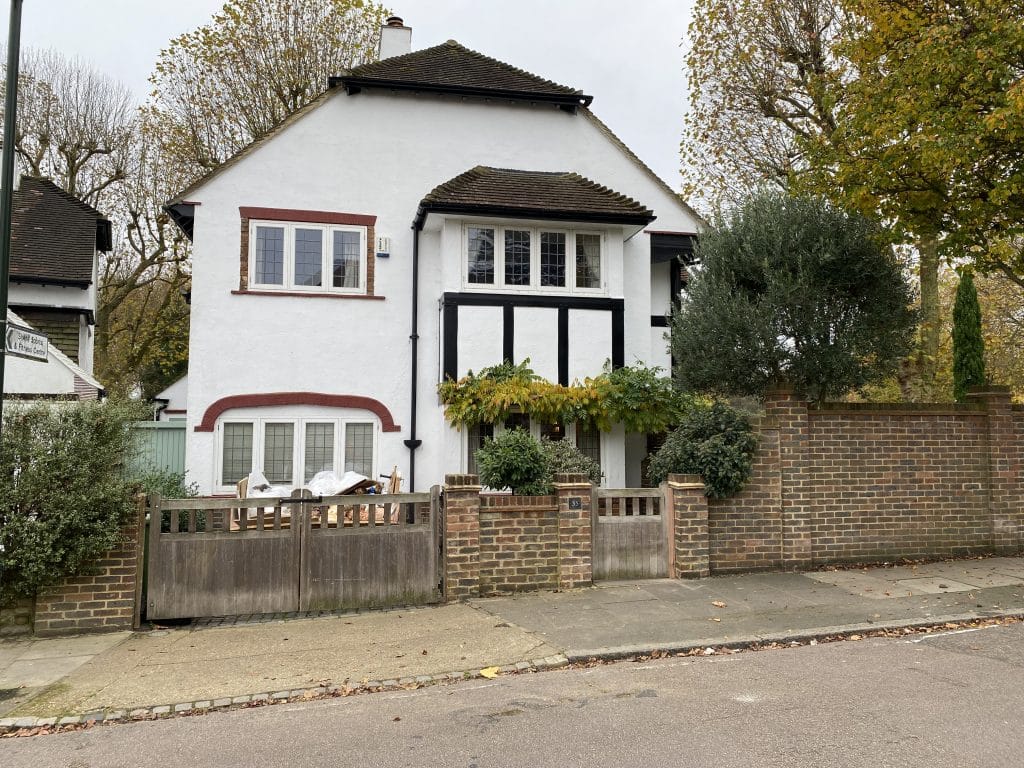 HERTFORD detached south west london everyday location house Photo 16-11-2024, 11 49 19