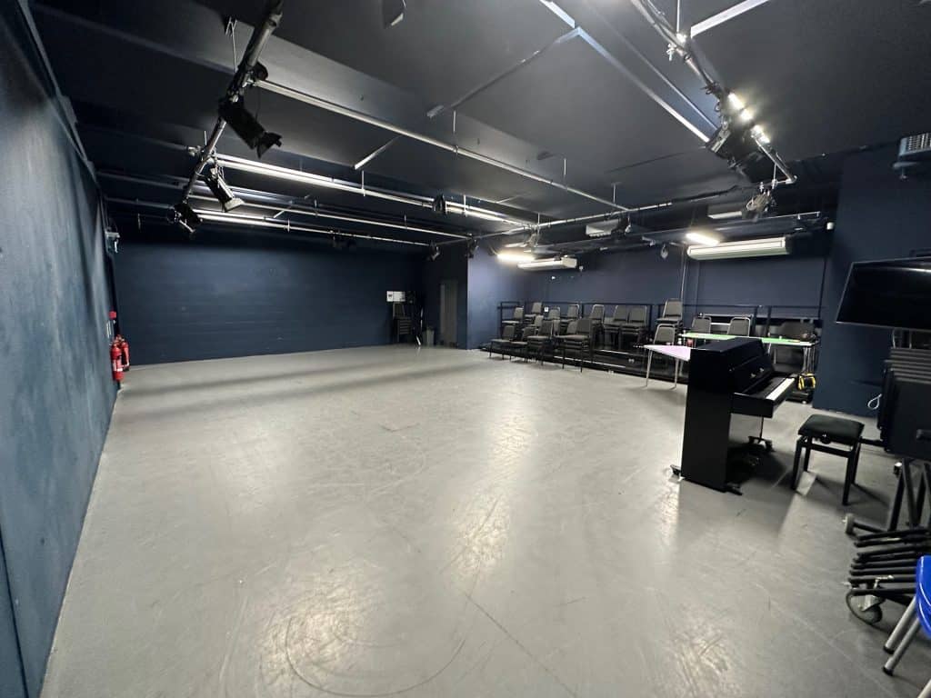 MOUNTVIEW south east london studio school hall shoot location Black Studio 1