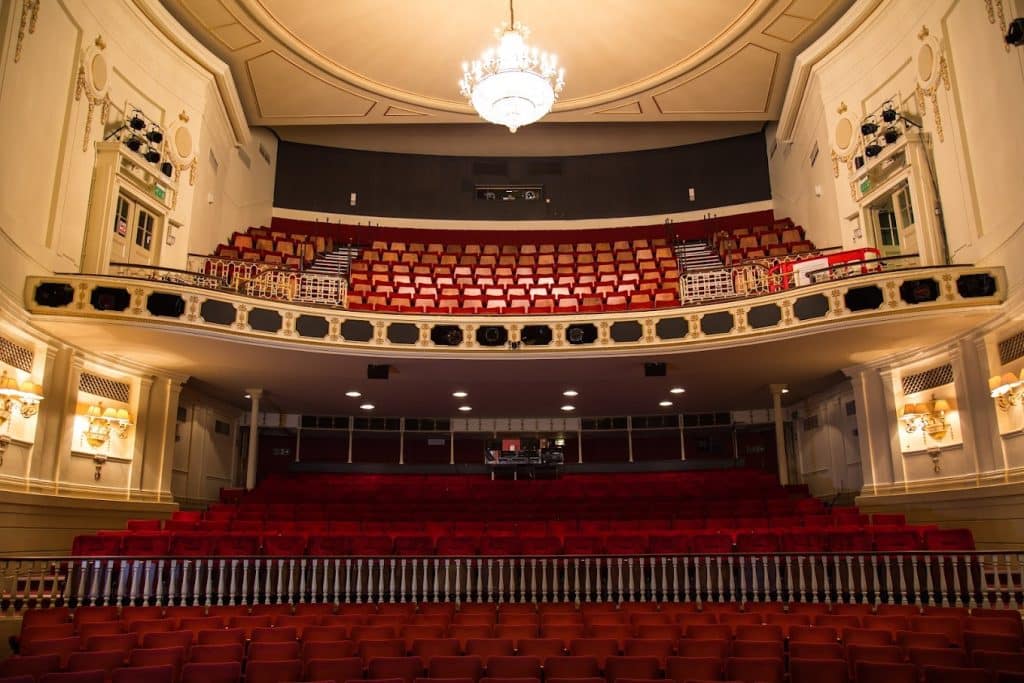 THE STAGE1