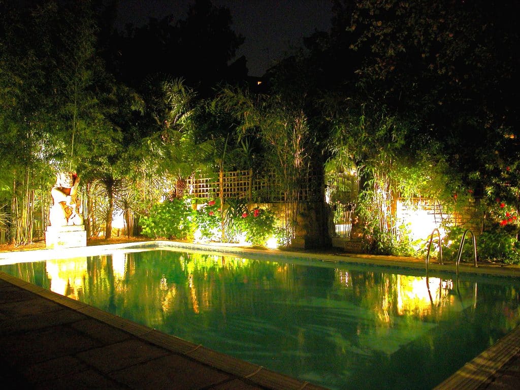 ART DECO south west london location apartment with swimming pool A 3B-1