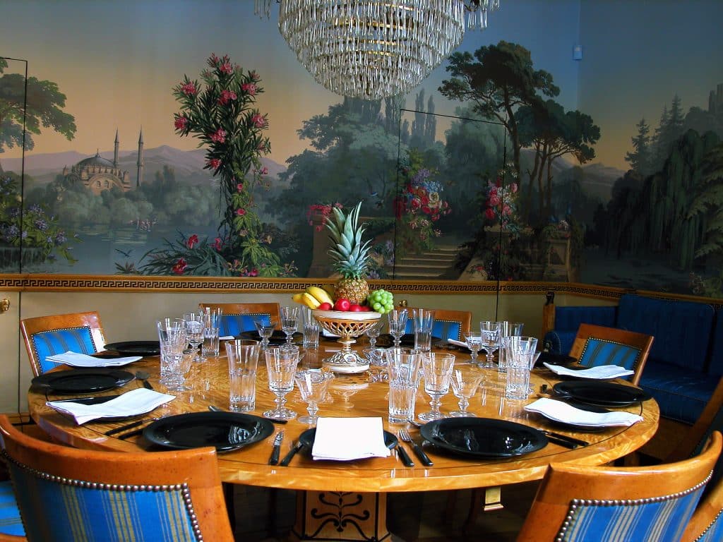 ART DECO south west london location apartment with swimming pool D 9