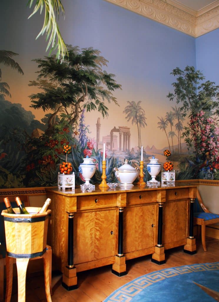 ART DECO south west london location apartment with swimming pool Diningroom jpg (1)