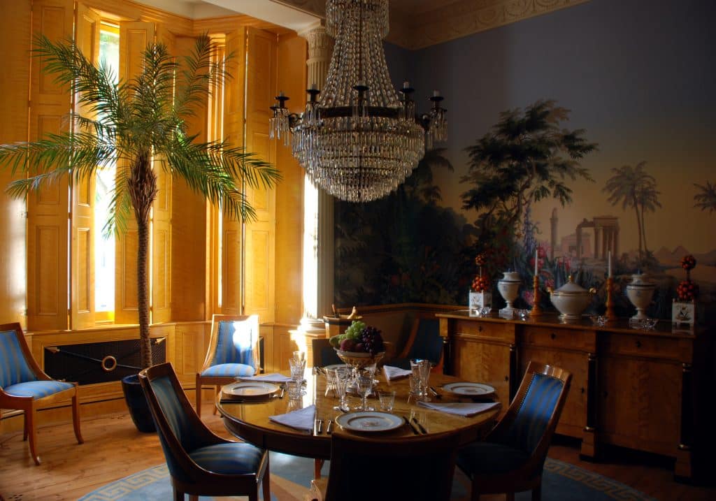 ART DECO south west london location apartment with swimming pool Diningroom jpg (5)