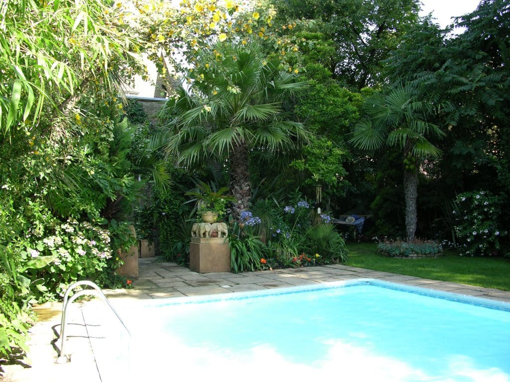ART DECO south west london location apartment with swimming pool T15