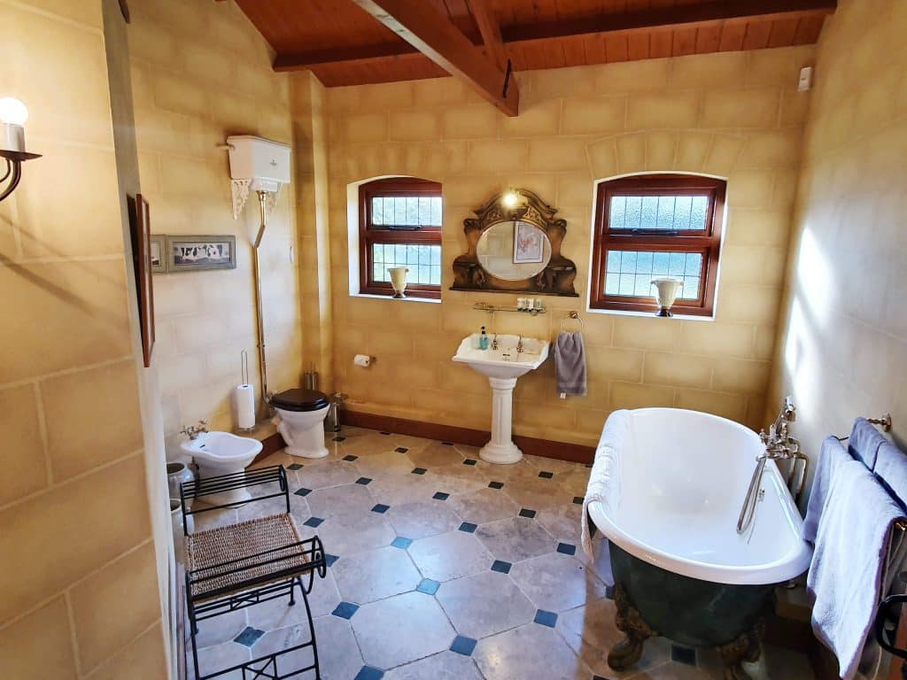 CAINHOE 16th century Grade II listed country house bedfordshire shoot location CY 90