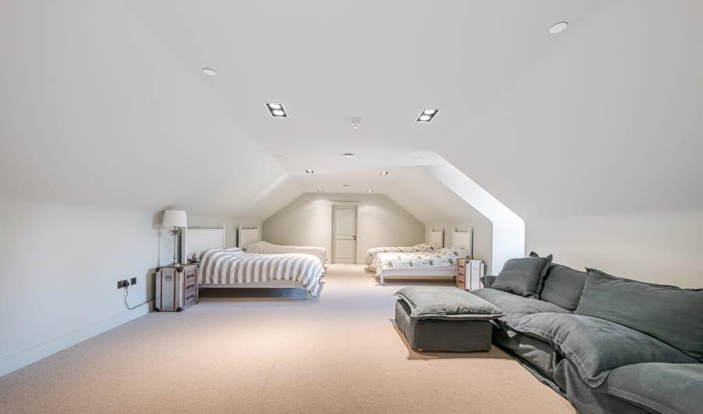 Copyright R3 Photography Ltd.