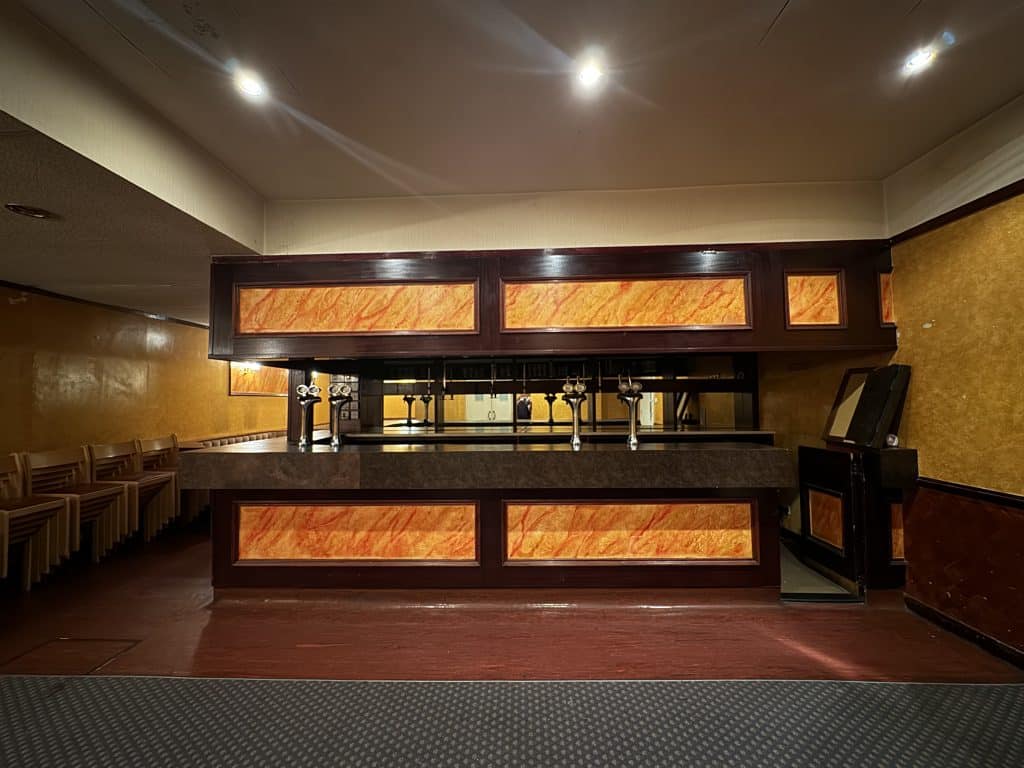QUAKER SOUTH EAST LONDON SOCIAL CLUB SHOOT LOCATION 10. The Quakers Hall – ARK Loc 0020