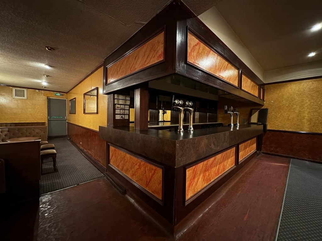 QUAKER SOUTH EAST LONDON SOCIAL CLUB SHOOT LOCATION 11. The Quakers Hall – ARK Loc 0020