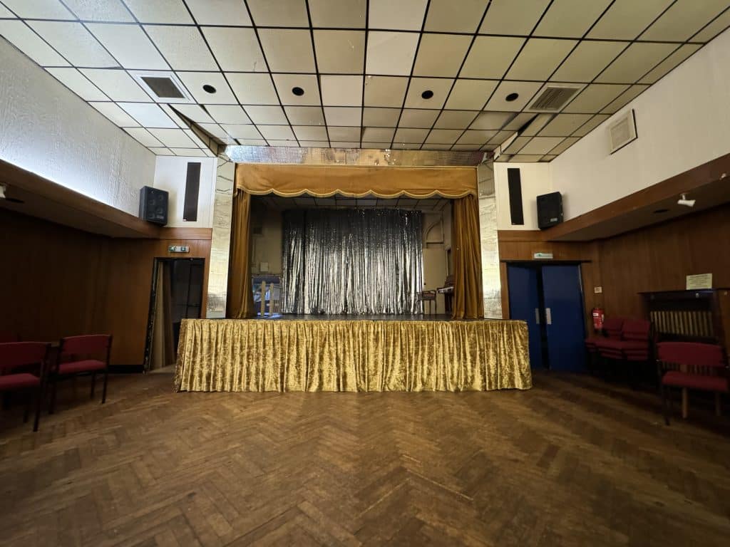 QUAKER SOUTH EAST LONDON SOCIAL CLUB SHOOT LOCATION 3. The Quakers Hall – ARK Loc 0020