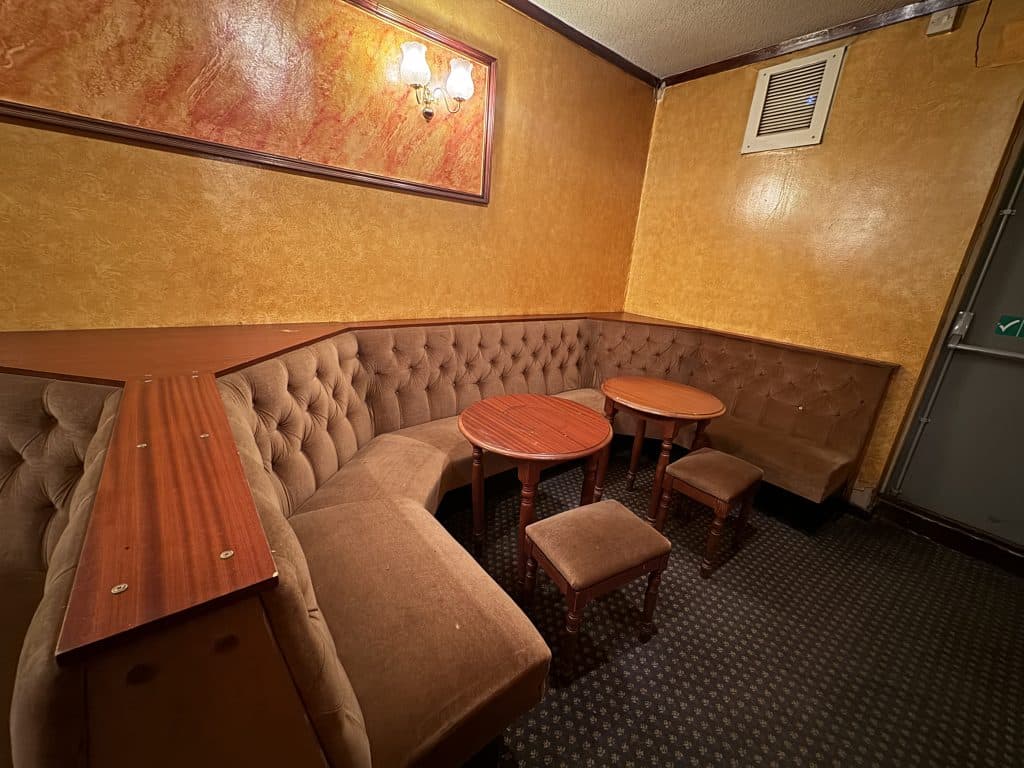 QUAKER SOUTH EAST LONDON SOCIAL CLUB SHOOT LOCATION 9. The Quakers Hall – ARK Loc 0020