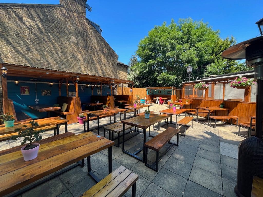 The-Green-Pub-Film-LocationGarden 11