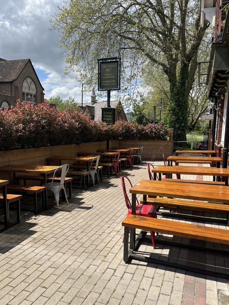 The-Green-Pub-Film-LocationPub front